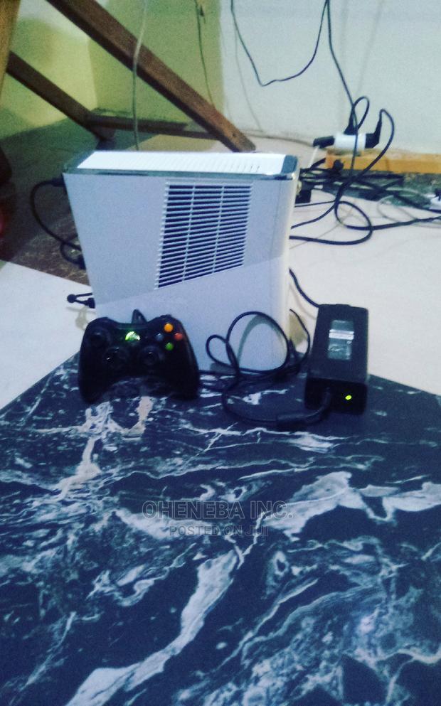 Xbox360 Slim White Black Edition for Sale · Photo 4