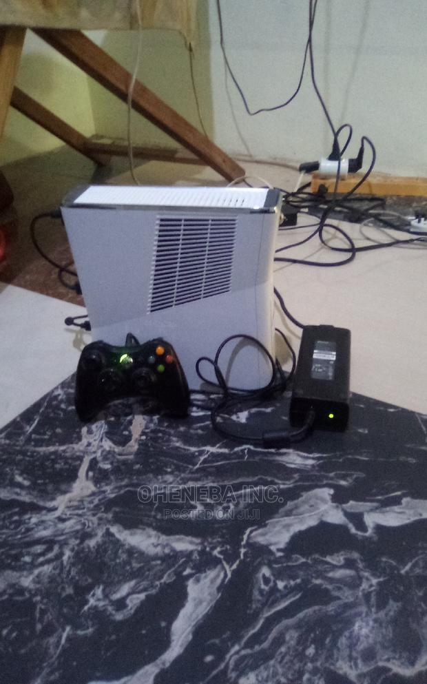 Xbox360 Slim White Black Edition for Sale · Photo 6