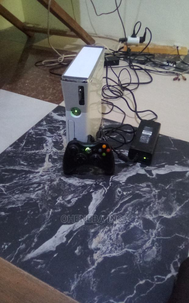 Xbox360 Slim White Black Edition for Sale · Photo 7