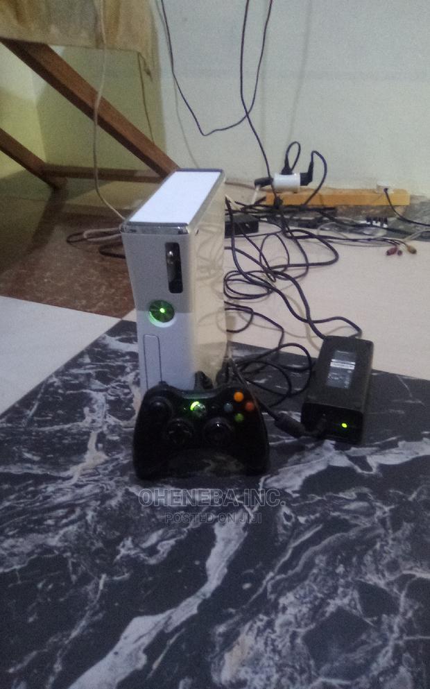 Xbox360 Slim White Black Edition for Sale · Photo 8