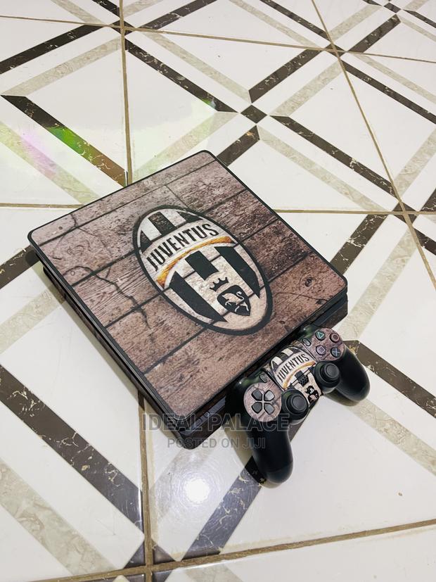 Ps4 Slim With Games. Juventus Skin Edition · Photo 2