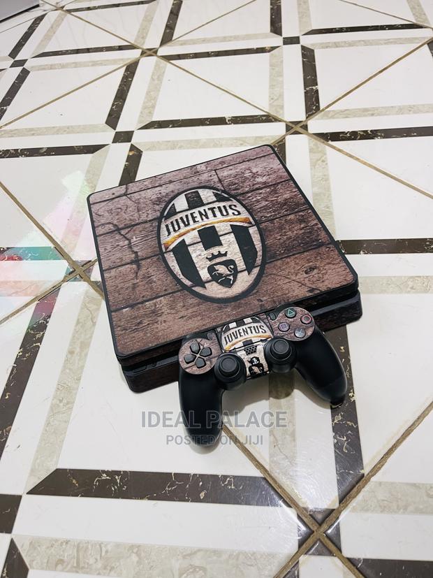 Ps4 Slim With Games. Juventus Skin Edition · Photo 3