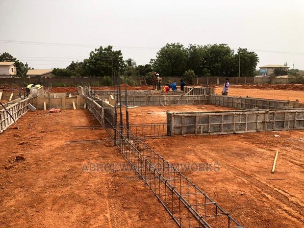 Retaining Wall/Formworks/Acrojacks/Scaffolds/Slabs/Columns · Photo 2