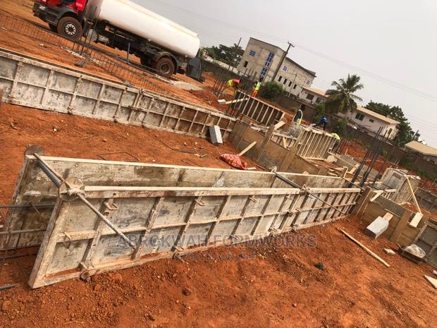 Retaining Wall/Formworks/Acrojacks/Scaffolds/Slabs/Columns · Photo 1
