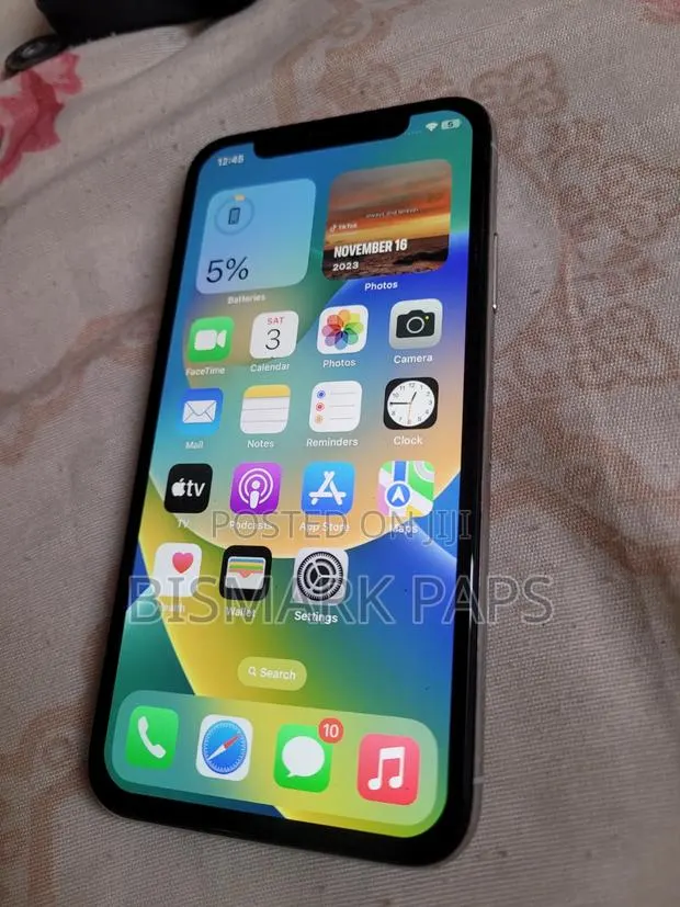 Apple iPhone X 64 GB White · Photo 1
