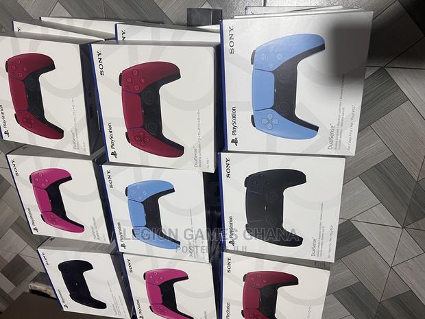 Dualsense (PS5) Controllers · Photo 1