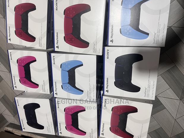 Dualsense (PS5) Controllers · Photo 3