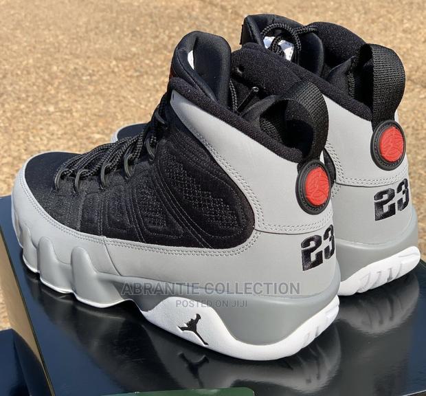 Air Jordan Retro 9 Particle Grey · Photo 2