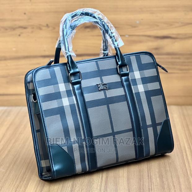 Original Burberry Laptop Bags Available · Photo 1