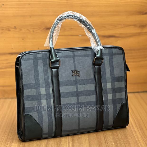 Original Burberry Laptop Bags Available · Photo 2