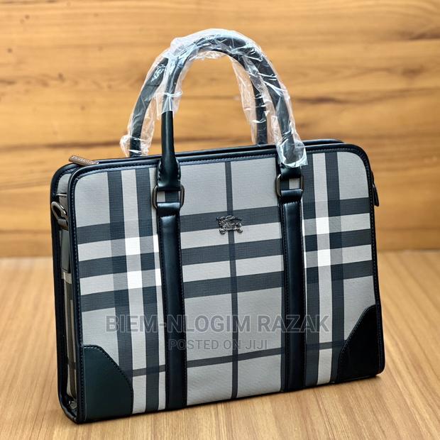 Original Burberry Laptop Bags Available · Photo 3