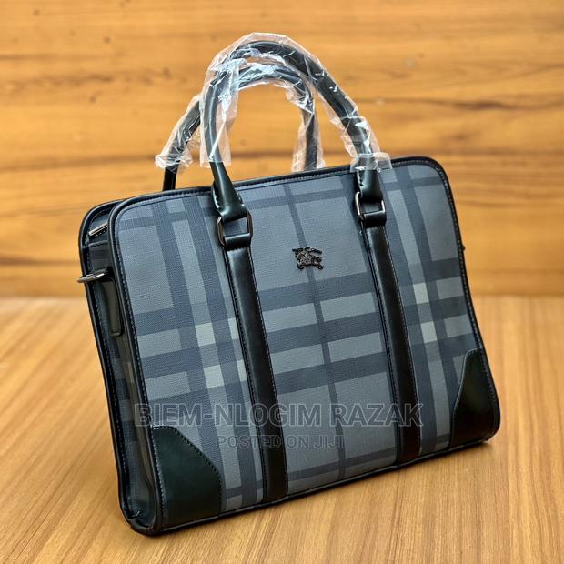 Original Burberry Laptop Bags Available · Photo 4