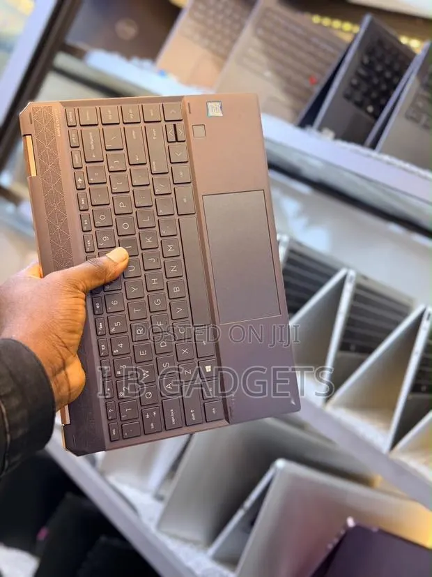 Laptop HP Spectra 13 8GB Intel Core i7 SSD 256GB · Photo 1