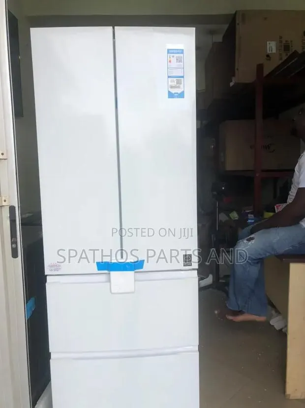 Refrigerator · Photo 1