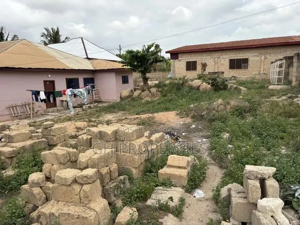 Half Plot for Sale at Sokoban Krofrom. · Photo 1