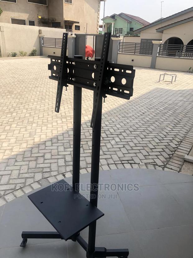 360 Degree Rotating Metal Casters W/ Sleeve TV Stand 32-70 · Photo 1