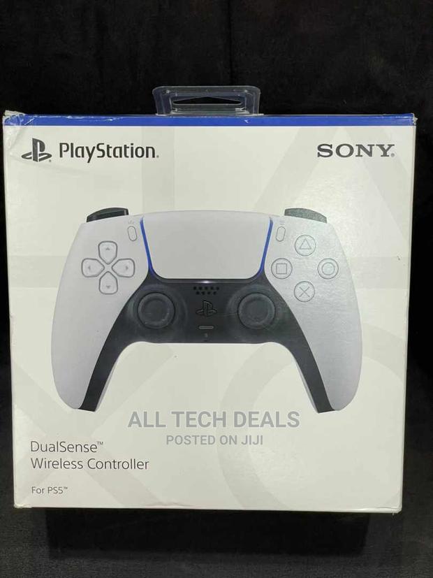 Play Statioon 5 Controller · Photo 1