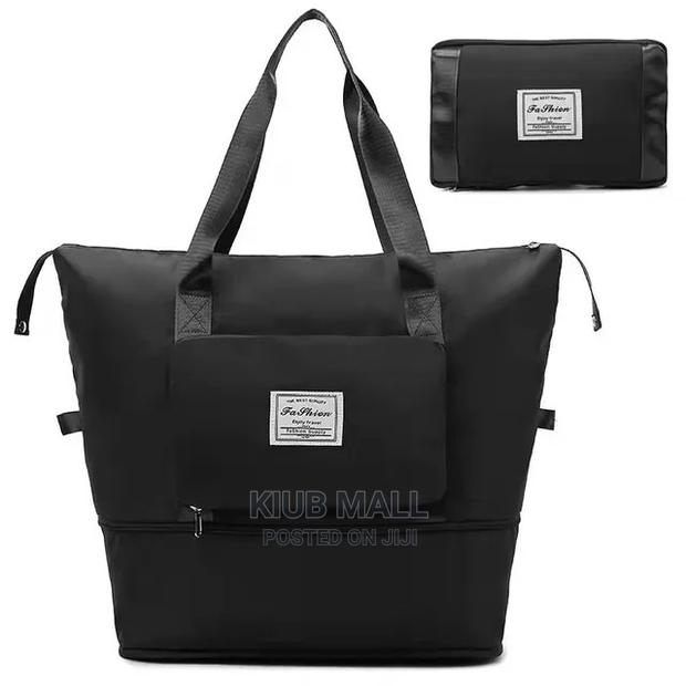 Waterproof Foldable Traveling Bag · Photo 1