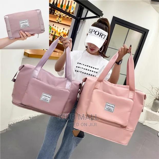 Waterproof Foldable Traveling Bag · Photo 6