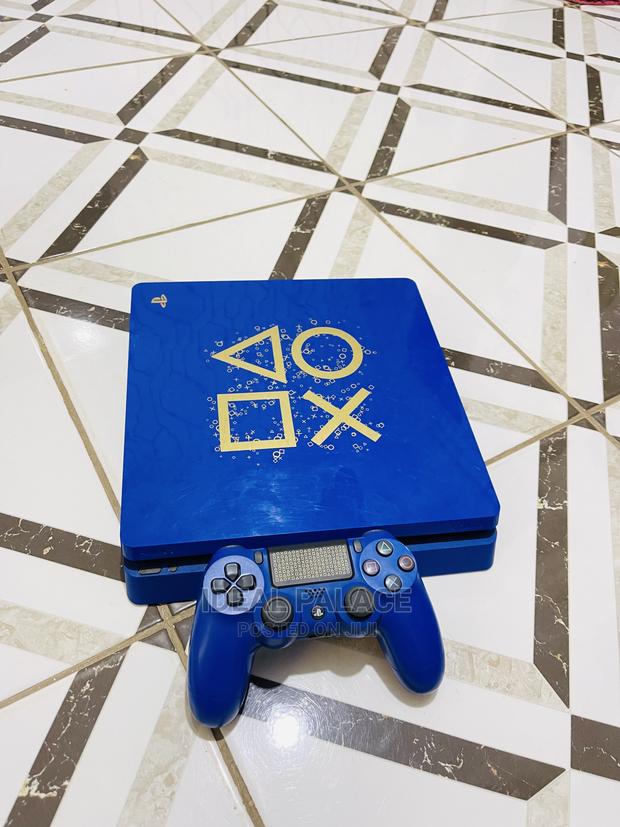 Ps4 Slim Blue Edited Edition With 10 Games · Photo 2