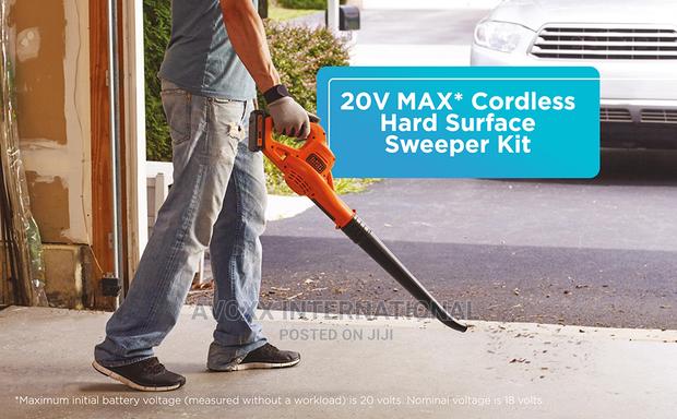 BLACK+DECKER 20V MAX* Cordless Sweeper (LSW221), Pack Of 1 · Photo 7