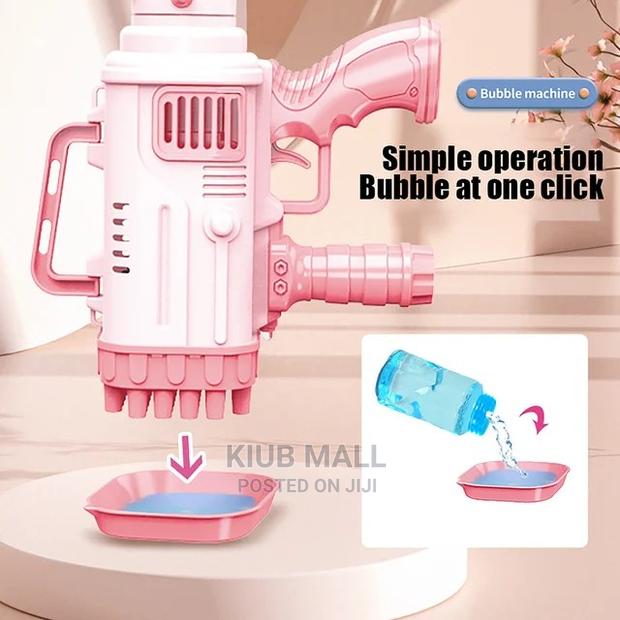 32 Holes Electric Magic Bubble Machine · Photo 3