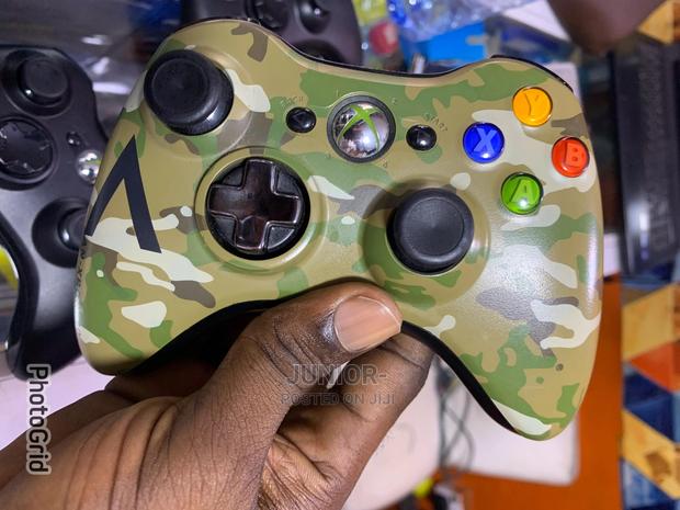 Xbox 360 Pads Available · Photo 1