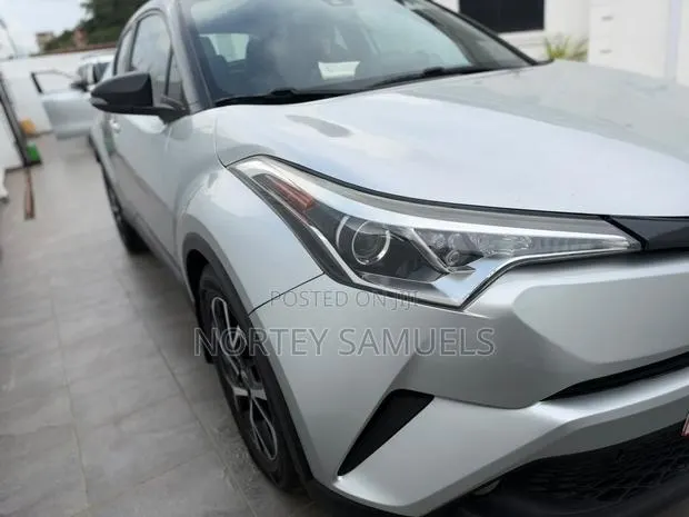Toyota C-HR 2018 Gray · Photo 1