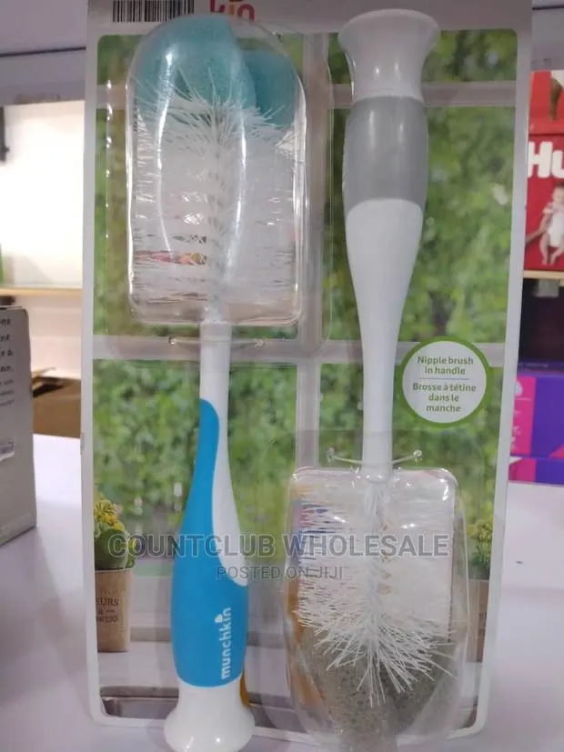 Munchkin 2 Pack Sponge Baby Bottle Brushes · Photo 1