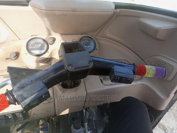 Bajaj RE 2021 Black · Photo 3