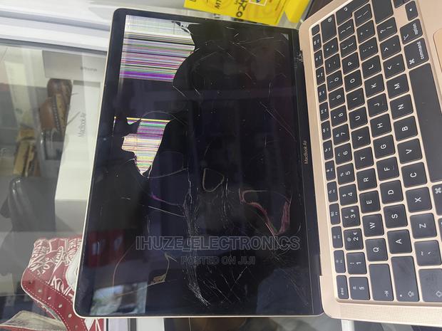 Macbook Air/Pro Screen Replacements · Photo 1