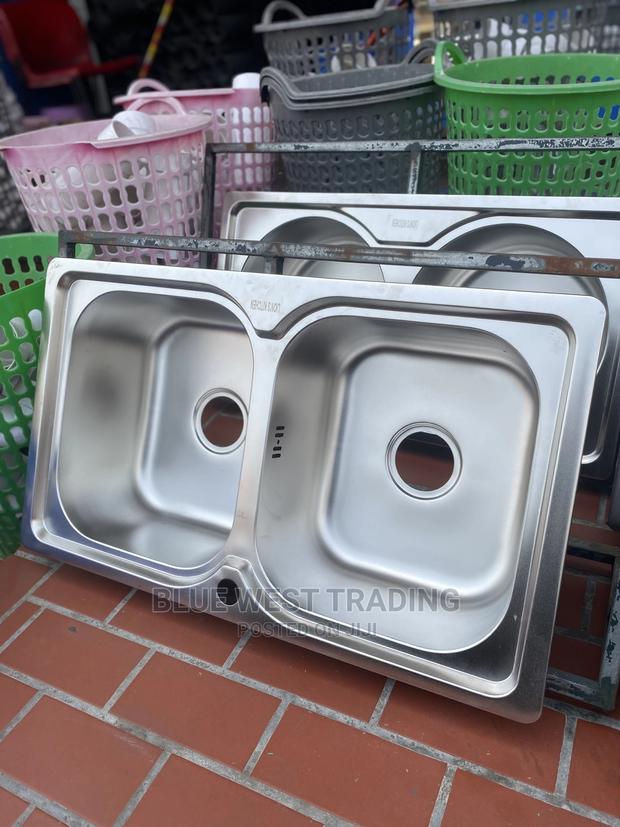 Kitchen Sink (Armless) · Photo 3