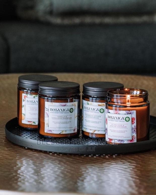 Botanica Scented Candle · Photo 5