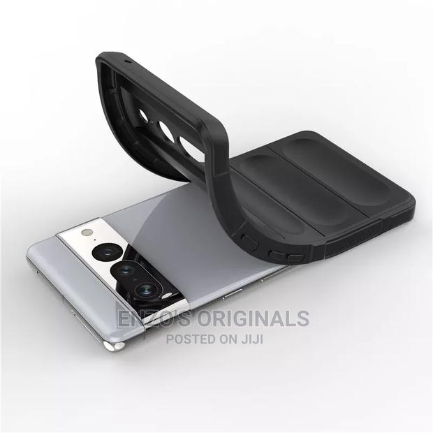 Google Pixel 7 Sleek Solid Protection Case · Photo 4