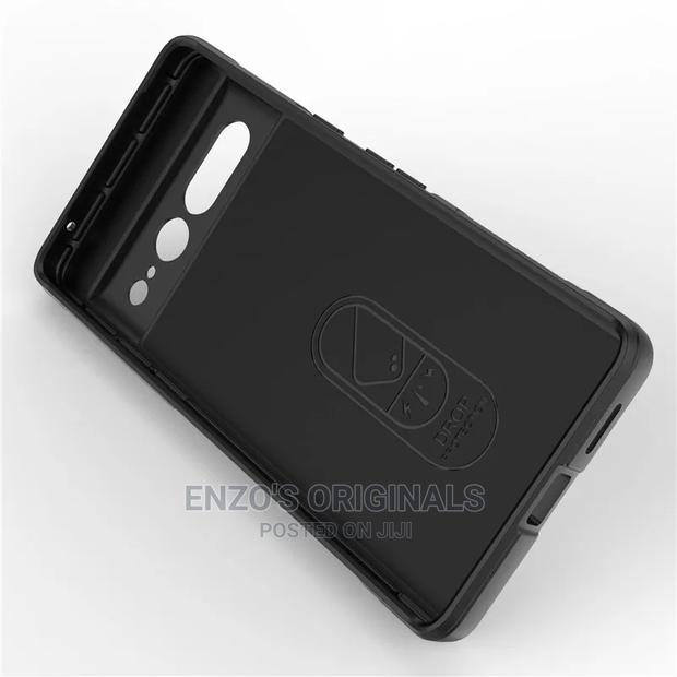 Google Pixel 7 Sleek Solid Protection Case · Photo 5