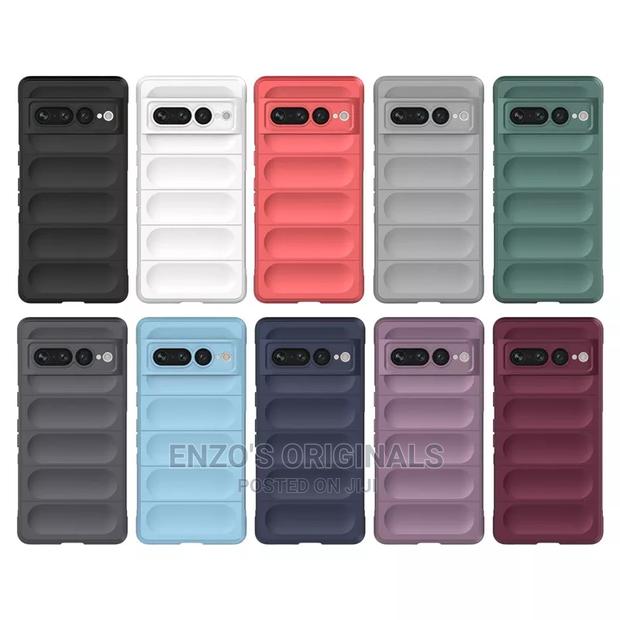 Google Pixel 7 Sleek Solid Protection Case · Photo 2