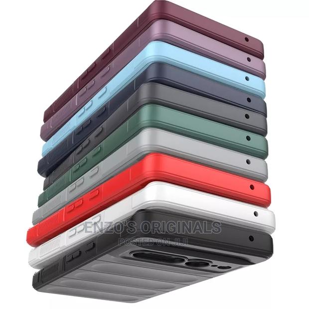 Google Pixel 7 Sleek Solid Protection Case · Photo 3