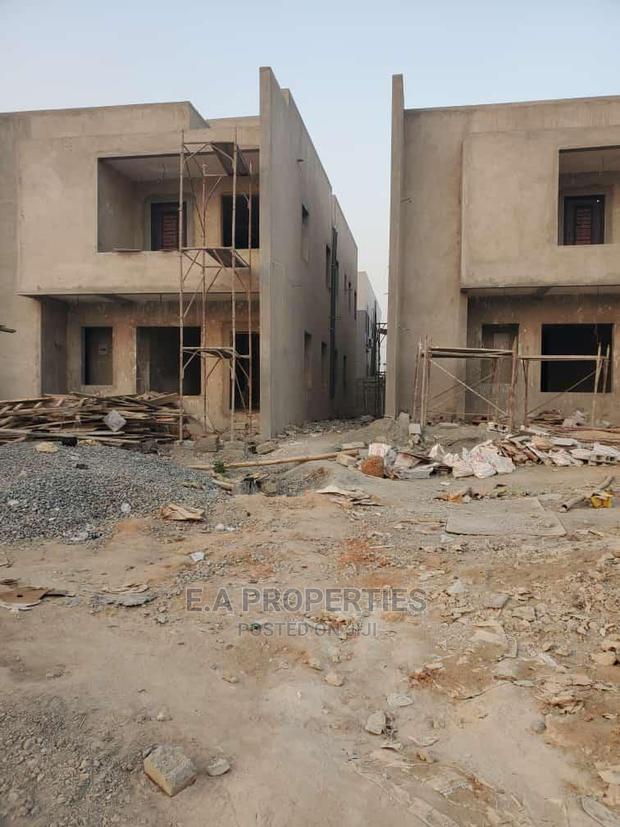 5bdrm House in E a Properties, School Junction for Sale · Photo 1