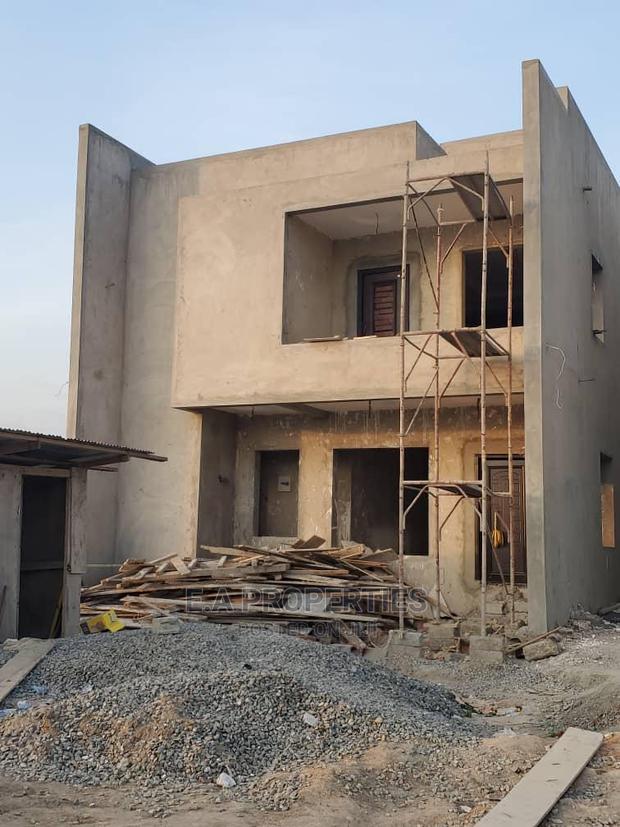 5bdrm House in E a Properties, School Junction for Sale · Photo 2