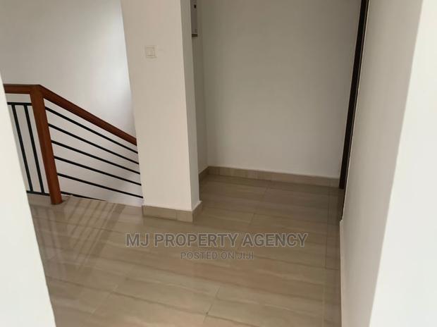 720 Sqm Warehouse at Tema · Photo 4