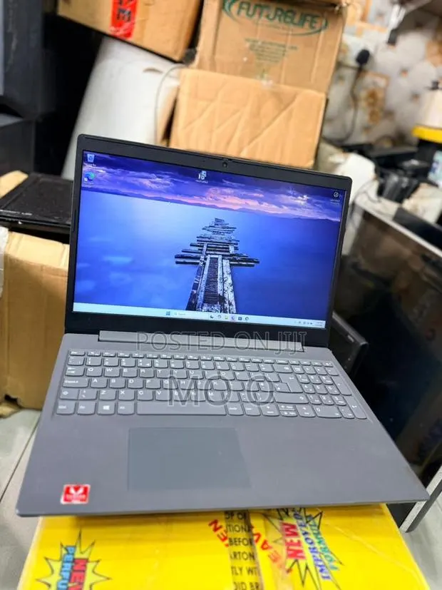 Laptop Lenovo Ideapad V14 IGL 8GB AMD Ryzen 5 SSD 256GB · Photo 1