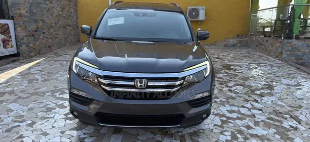Honda Pilot Touring 4dr SUV 4WD (3.5L 6cyl 9A) 2017 Gray · Photo 1