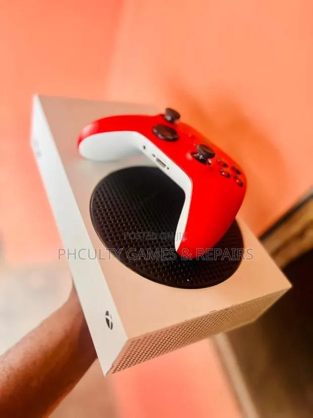 Xbox Series S With 4 Games Installed · Photo 1