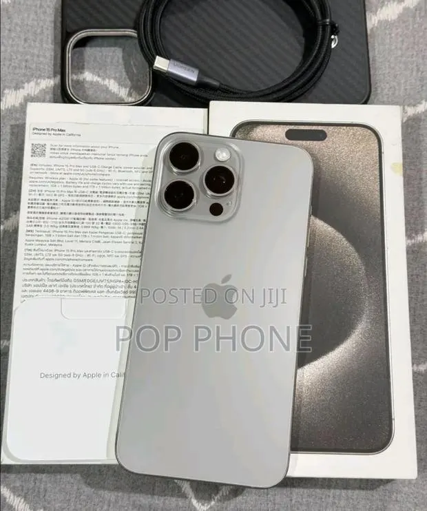 Apple iPhone 15 Pro Max 256 GB Silver · Photo 1
