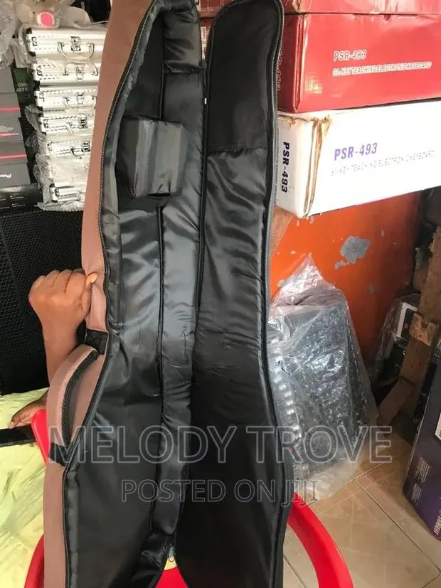Bass Guitar Bag (Guitar Party) · Photo 1