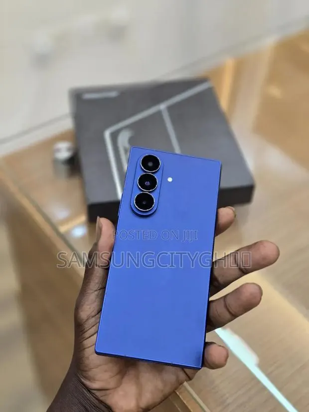 New Samsung Galaxy Z Fold7 256 GB Blue · Photo 1