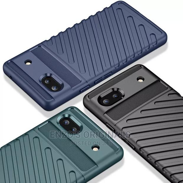 Google Pixel 6A Sleek Protection Case Black · Photo 3