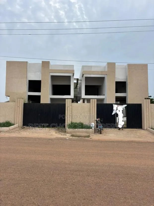Eexecutive 5 Bedroom Duplex House for Sale at Oyarifa · Photo 1