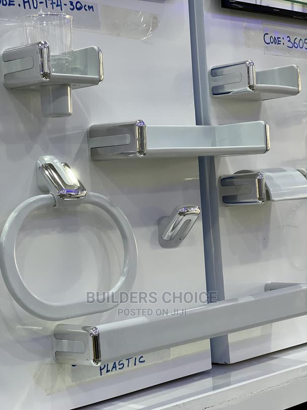 Bathroom Accessories (Thick Plastic) · Photo 1