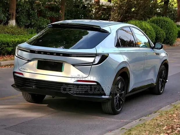 Honda e:NS2 2025 Silver · Photo 1